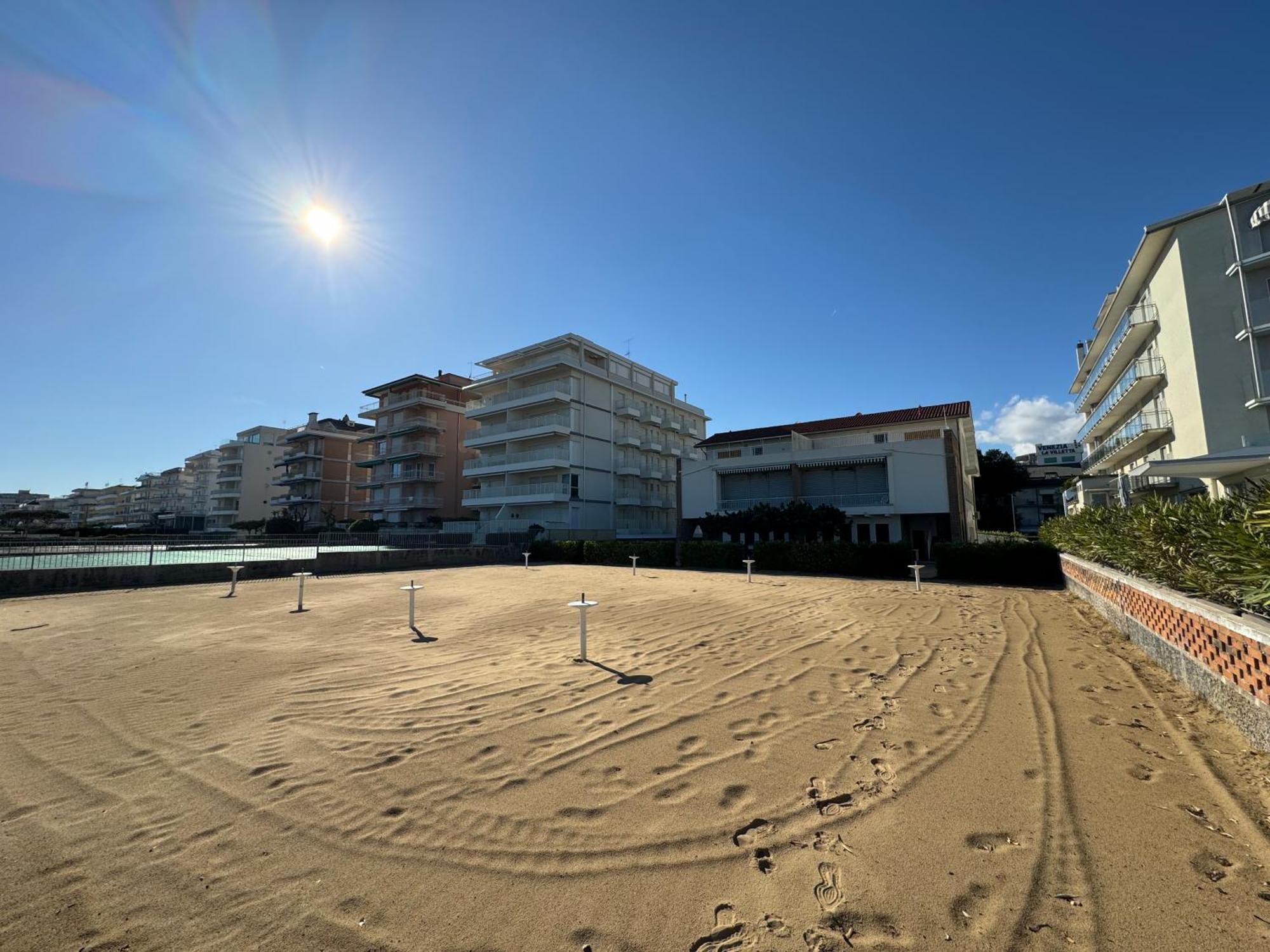 App4Rent Villa Zanetti - Appartamenti Con Spiaggia Privata Frontemare Лидо-ди-Езоло Экстерьер фото