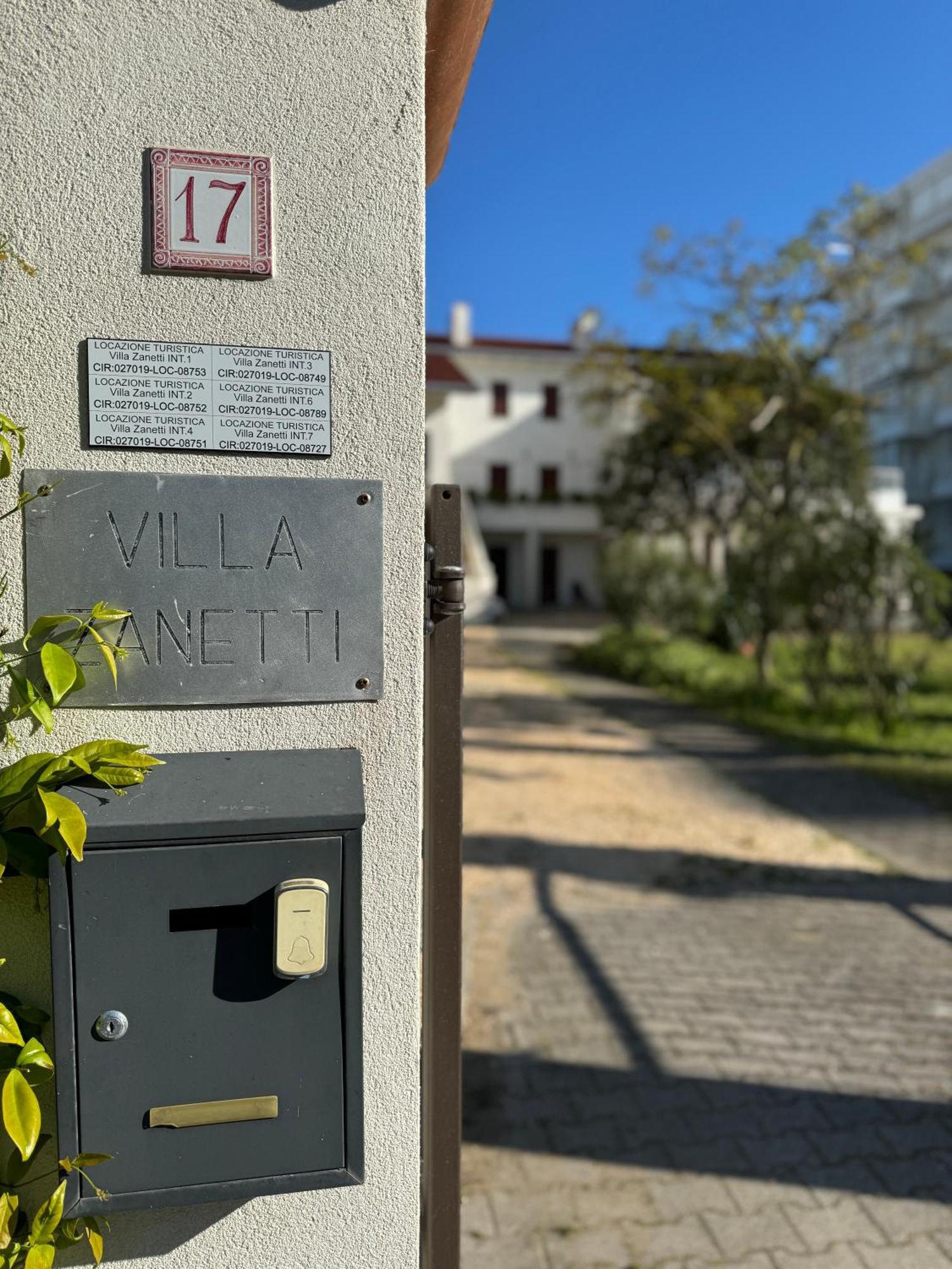 App4Rent Villa Zanetti - Appartamenti Con Spiaggia Privata Frontemare Лидо-ди-Езоло Экстерьер фото