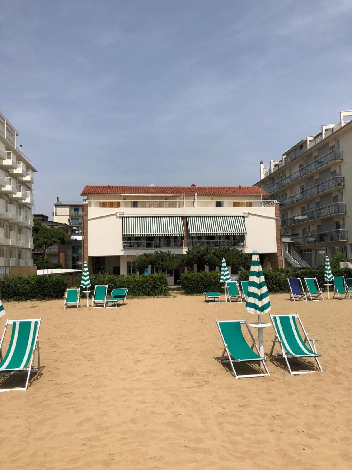 App4Rent Villa Zanetti - Appartamenti Con Spiaggia Privata Frontemare Лидо-ди-Езоло Экстерьер фото